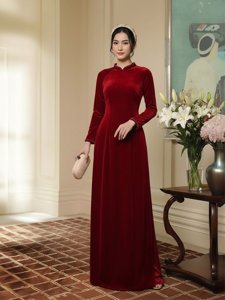Áo dài nhung truyền thống đính đá trang trí 